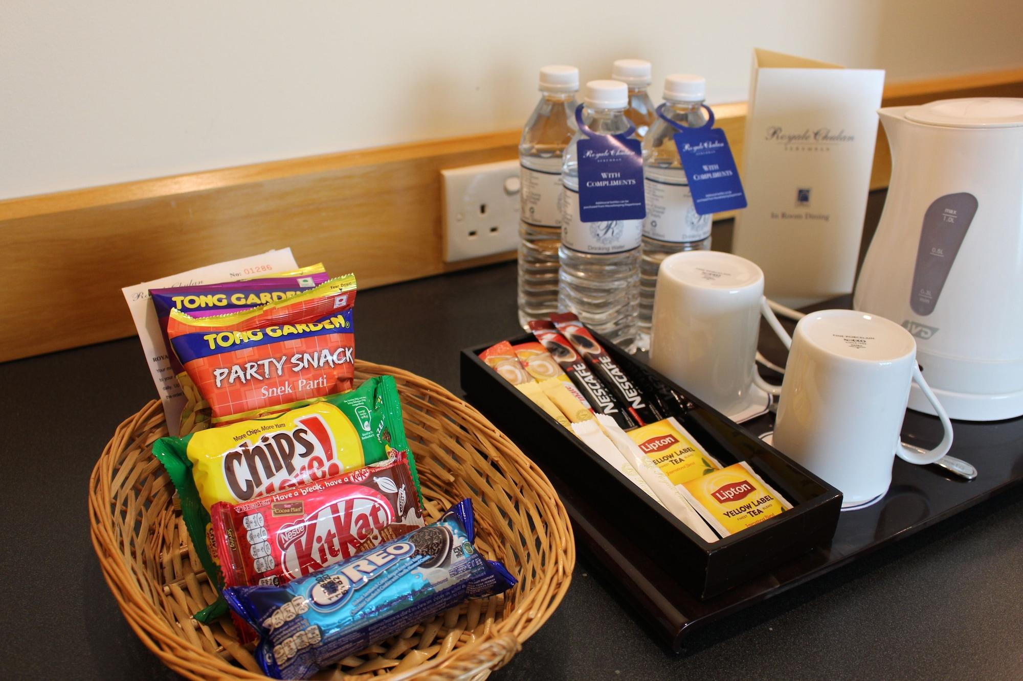 Royale Chulan Seremban Bagian luar foto A selection of snacks and bottled water in a hotel room