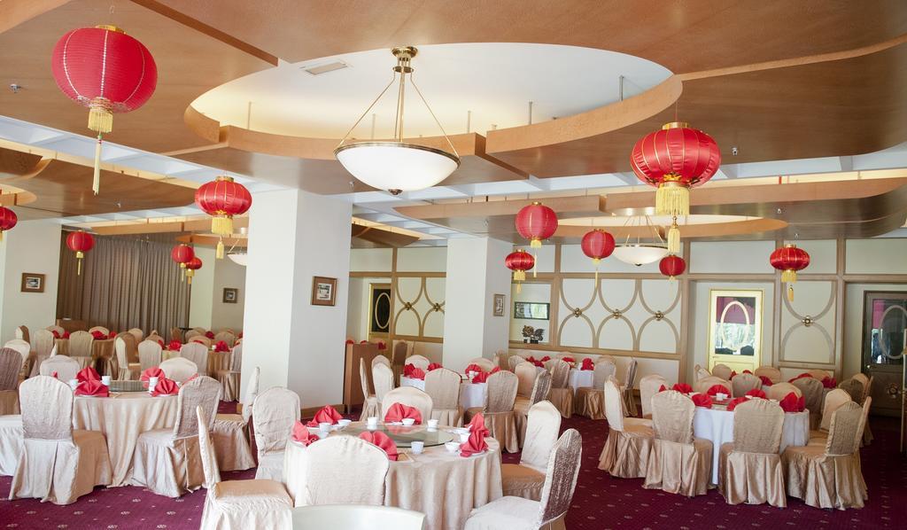 Royale Chulan Seremban Bagian luar foto The interior of the restaurant
