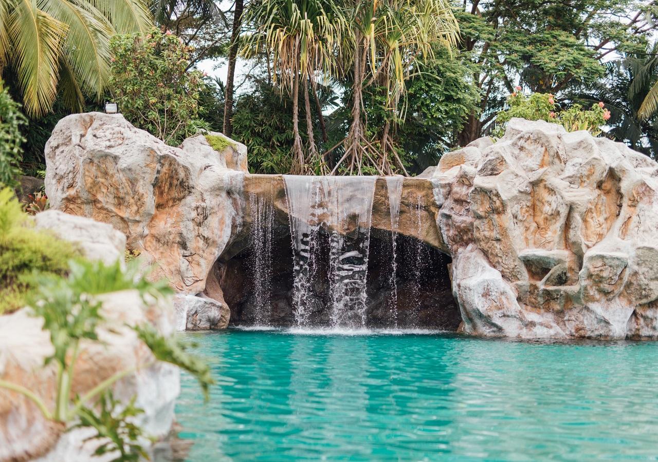 Royale Chulan Seremban Bagian luar foto The swimming pool at the resort